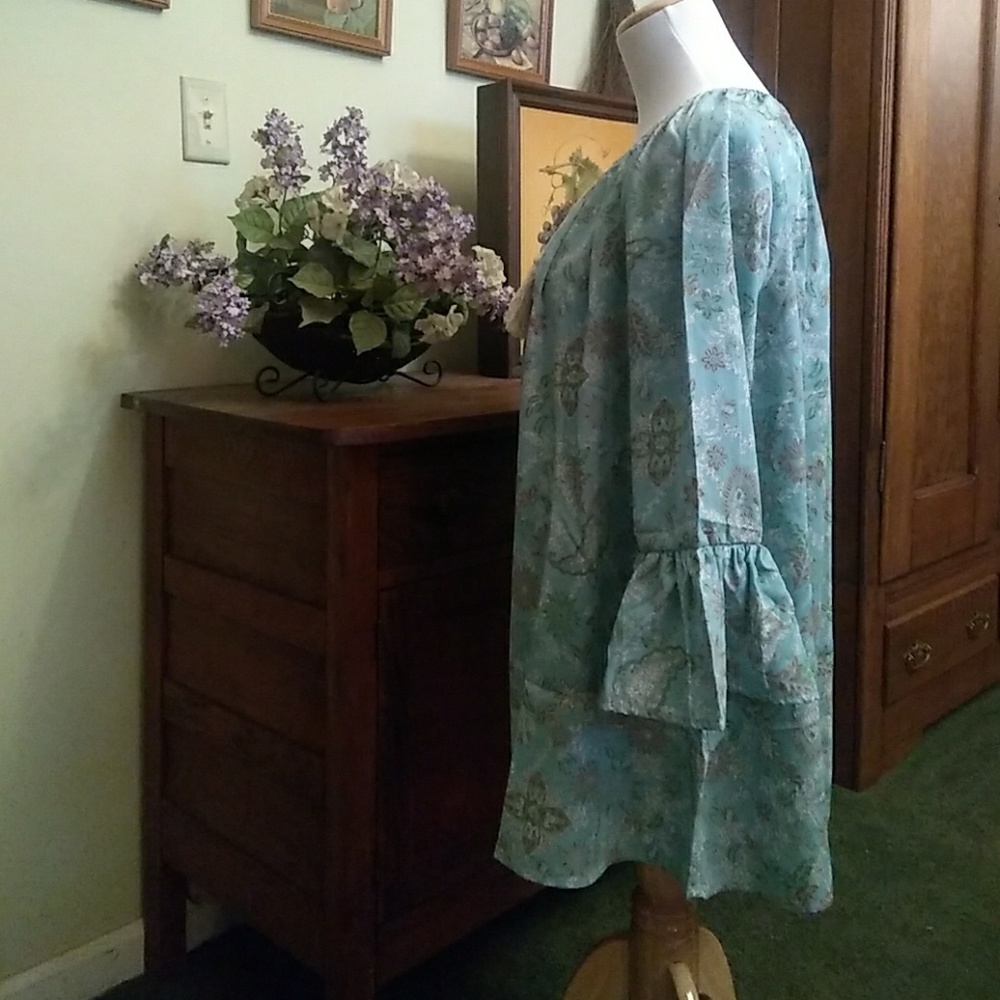 Women's top - Picture 2 of 6